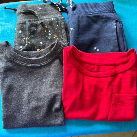 Two short sleeve tees and two pairs of shorts size 18 months - Picture 1 of 3